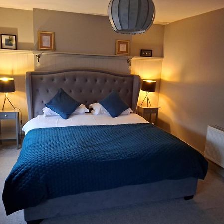 3 Bedroom Luxury Apartment Main Street Cashel  Eksteriør bilde