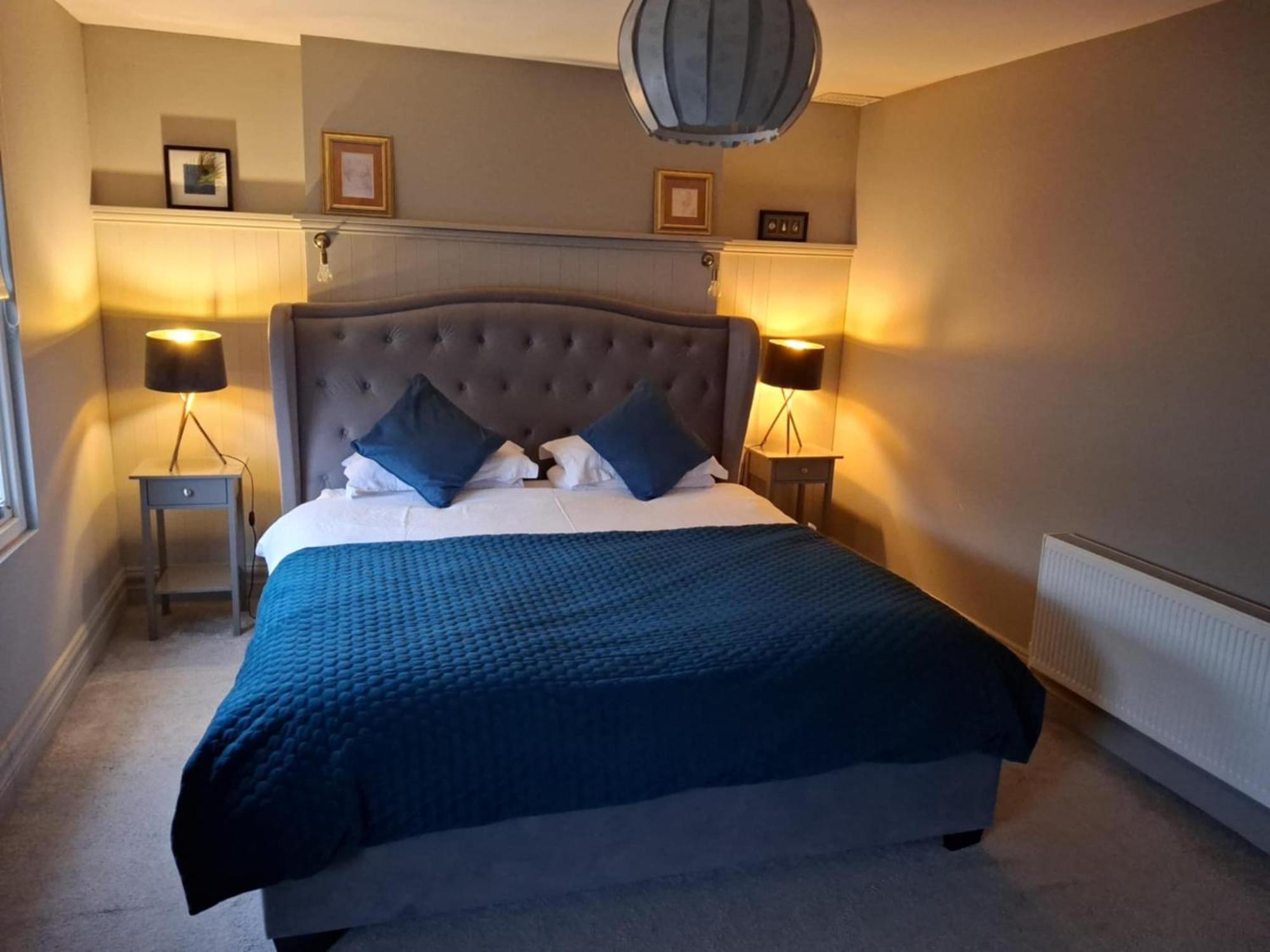 3 Bedroom Luxury Apartment Main Street Cashel  Eksteriør bilde